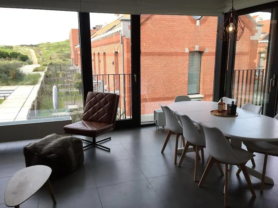 Hedendaags, Verzorgd Appartement Op Unieke Locatie オステンド アパート